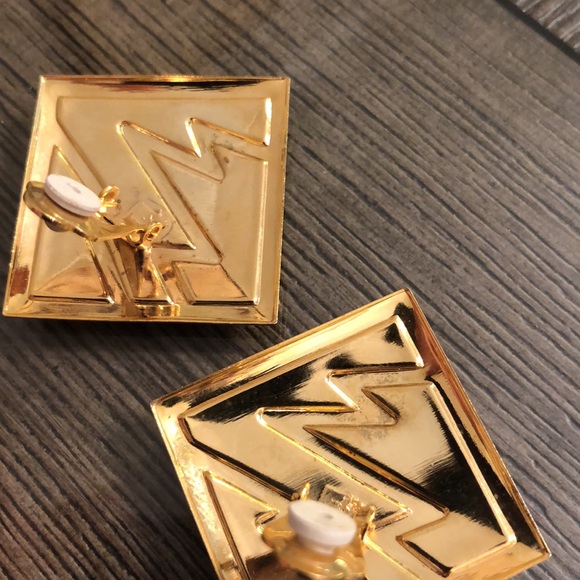 Vintage Lightening Zig Zag Red & Ivory Clip Earrings - Picture 6 of 12